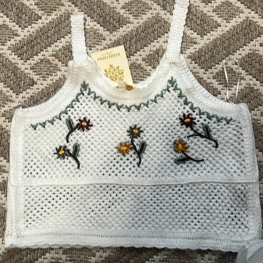 Rebellion Cropped Crocheted Tank top
Size Medium - Picture 2 of 7
